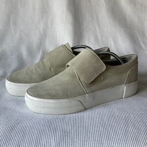 Vince Women’s Sage Suede Leather Strap Hook Comfy Shoes Size 8.5